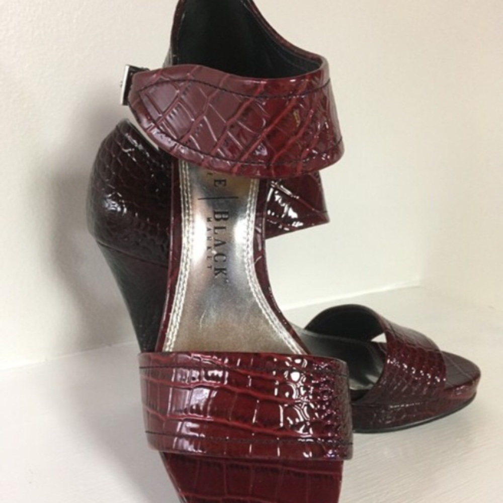 White House Black Market Paula Sandals